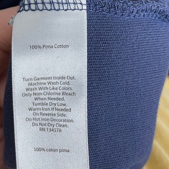 Vineyard Vines - excellent used condition - Jersey 1/4 zip in navy - Picture 3 of 5